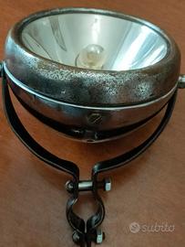 Fanale anteriore per moto d'epoca marca Riemann. 