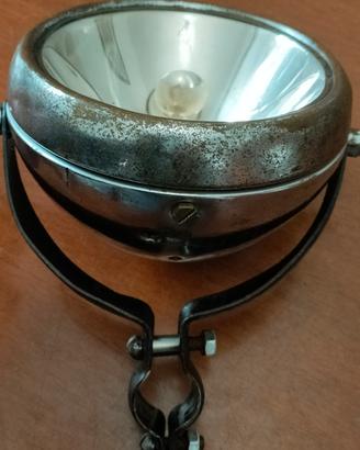 Fanale anteriore per moto d'epoca marca Riemann. 