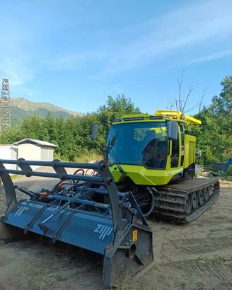 trattore mezzo multifunzione agricolo battipista