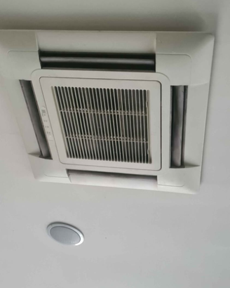 2 CONDIZIONATORI DA SOFFITTO RIELLO 18.000 BTU