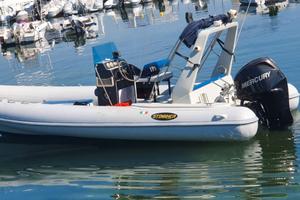 Stingher 686 XS + Mercury 200cv Verado