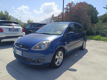 FORD Fiesta 1.4 TDCi 68CV - NEOPATENTATI