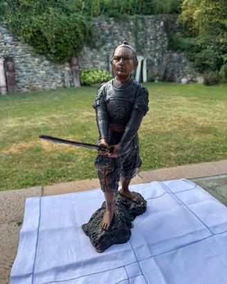 Statua in bronzo di samurai