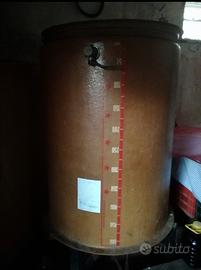 Due cisterne vino con coperchi supporti e optional