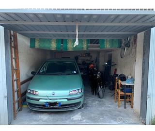 Garage 23 mq via degli emiri 26