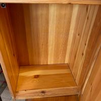 Due pensili in legno di pino pieno