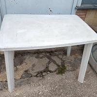 Tavolo di plastica 