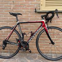 Bicicletta da corsa cannondale in carbonio