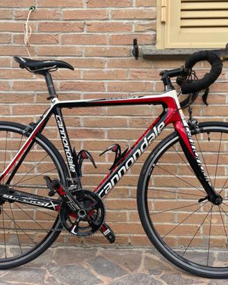 Bicicletta da corsa cannondale in carbonio