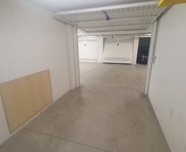 Garage con basculante in palazzina recente