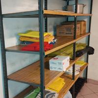 scaffali magazzino e pallet 