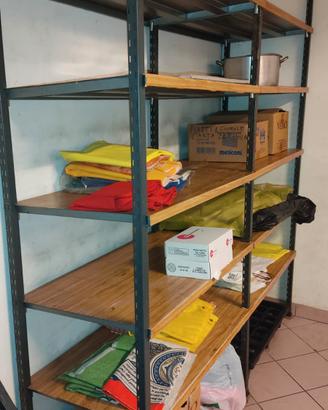 scaffali magazzino e pallet 