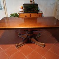 Tavolo in legno massiccio a 8 posti 