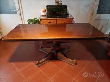 Tavolo in legno massiccio a 8 posti 