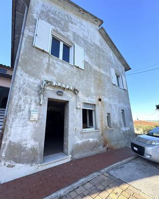 3 LOCALI A MONTEGRIDOLFO