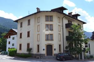 4 LOCALI A PINZOLO
