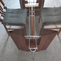 Tavolo con piano in vetro 