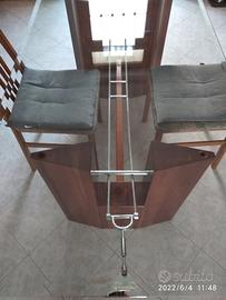 Tavolo con piano in vetro 