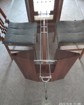 Tavolo con piano in vetro 