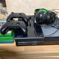 Xbox one + 2 joystick + cuffie + giochi