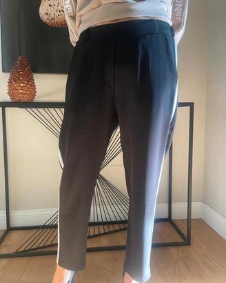 Pantalone lungo nero con elastico in vita