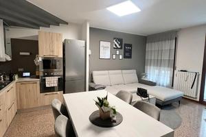 In sole 5 unità ampio appartamento in duplex