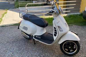 Vespa 300 gts