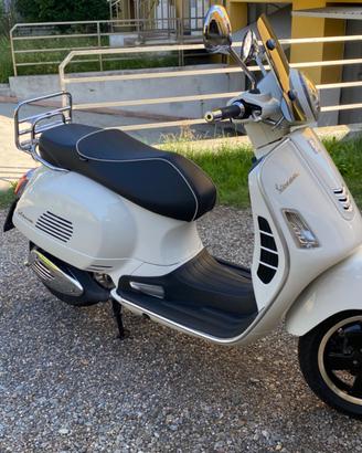 Vespa 300 gts