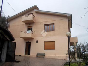 4 LOCALI A MENDICINO
