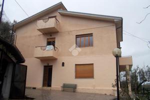 4 LOCALI A MENDICINO