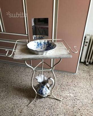 Set toilette in ferro, catino, brocca e specchio