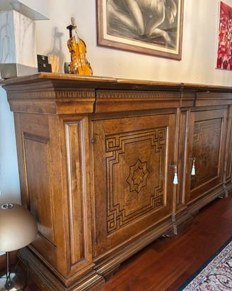 Credenza antica