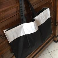 Borsa -sporta per il mare e la città bianca e nera