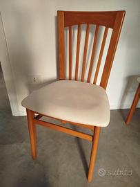 Sediein legno con seduta imbottita