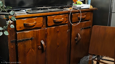 Credenza in stile rustico marrone scuro
