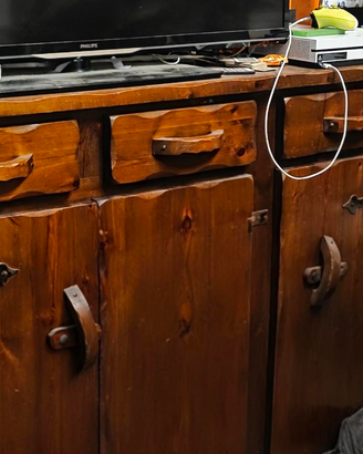 Credenza in stile rustico marrone scuro