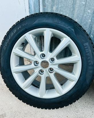 Gomme con cerchi originali Ford Focus .