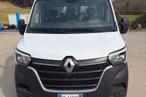 Renault Master con gru
