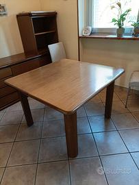 Tavolo in legno massello