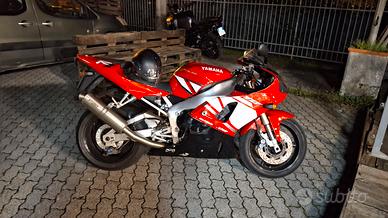 Yamaha r1