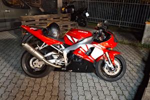 Yamaha r1