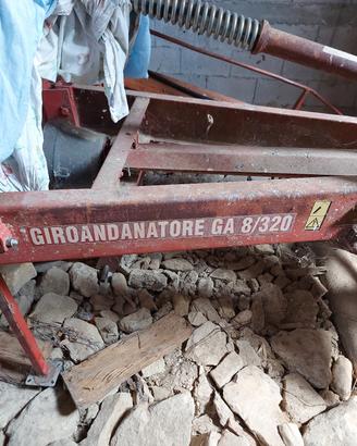 attrezzatura agricola voltafieno 