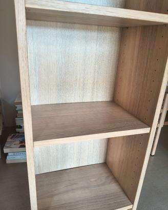 Scaffale con mensole