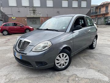 Lancia Ypsilon 1.3 MJT 75 CV Oro