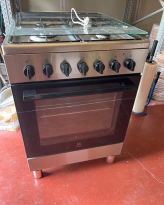 Cucina a gas con forno elettrico electrolux