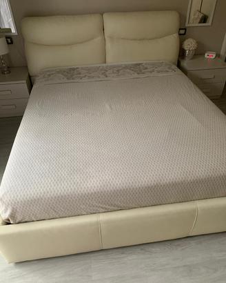 Letto matrimoniale con cassone