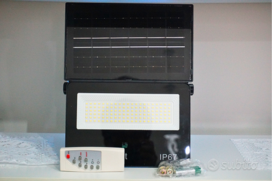 Faretto Solare LED con Sensore e Telecomando
