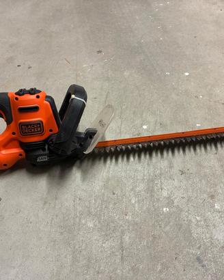 Tagliasiepi elettrico Black+Decker  500 W