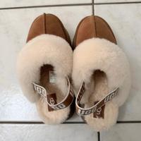 Ugg con laccio