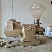 macina caffè e formaggio